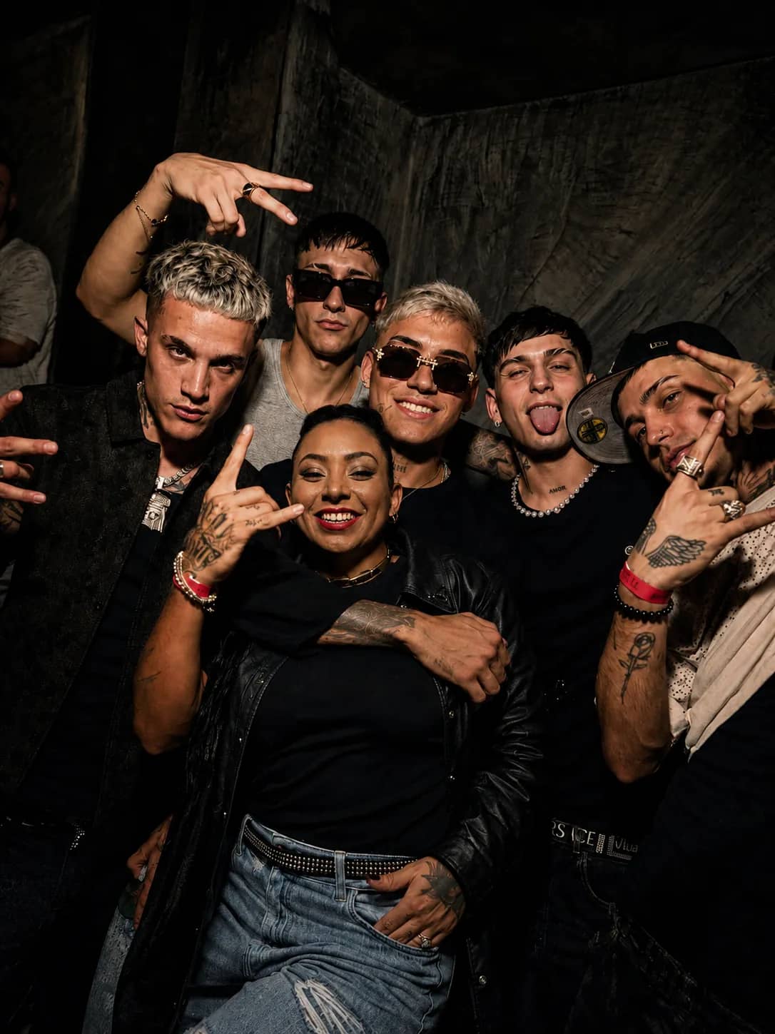 Grupo de artistas en un evento